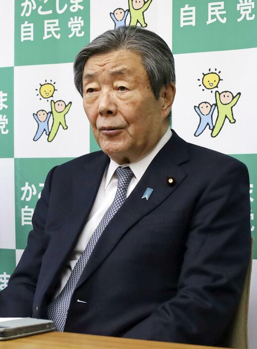 自民党鹿児島県連の会合後、記者会見する森山裕県連会長（党総務会長）＝23日午後、鹿児島市