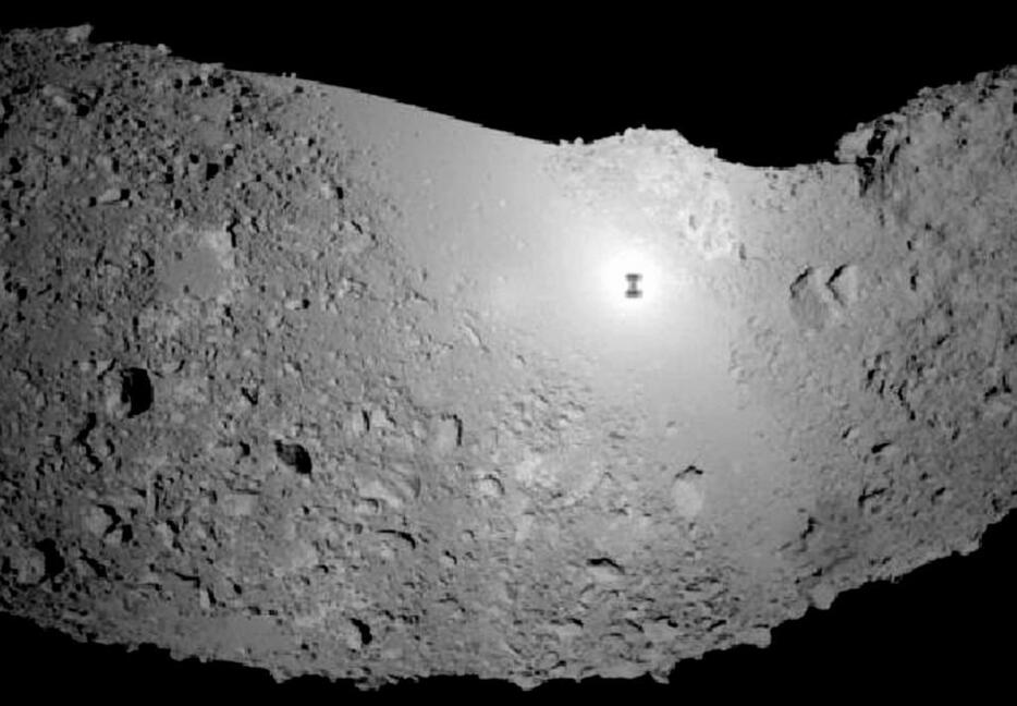 [写真]初代はやぶさが到達した小惑星イトカワ(写真：JAXA/ロイター/アフロ)