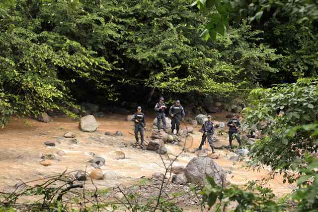 山岳地帯で遺体を発見（ロイター/アフロ）