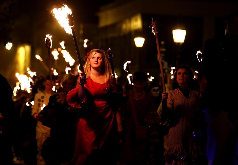 【世界の祝祭】英 ボンファイア・ナイト（ロイター/アフロ）