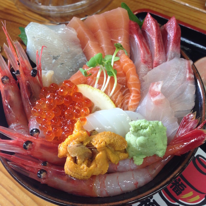 [写真]福井の海の幸を使った丼