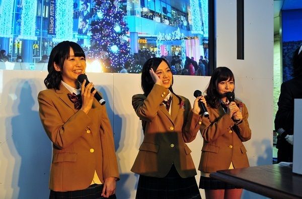 [画像]点灯式に参加したSKE48メンバー＝愛知県名古屋市栄で