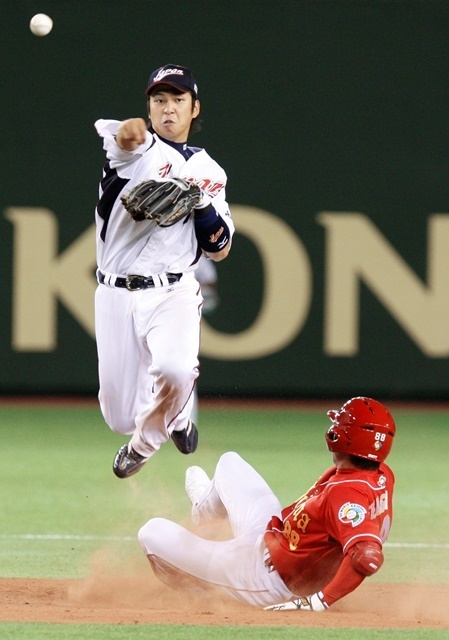 中島裕之 World Baseball Classic＝2009年3月5日（ロイター/アフロ）