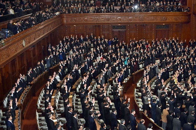 2014年11月21日、衆議院が解散、総選挙へ（Natsuki Sakai/アフロ）