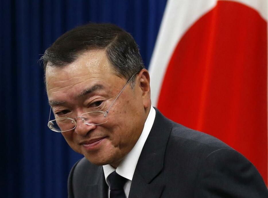 [写真]さまざまな「政治とカネ」問題が噴出している宮沢経済産業相（ロイター/アフロ）