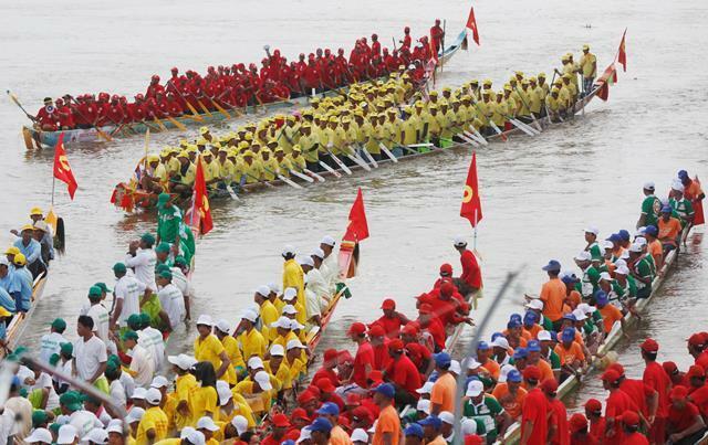 カンボジア 水祭り＝2014年11月2日（ロイター/アフロ）