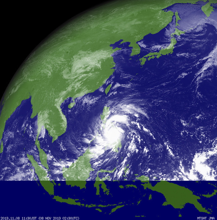 台風30号　フィリピンに上陸＝2013年11月8日（MTSAT/気象庁/ロイター/アフロ）