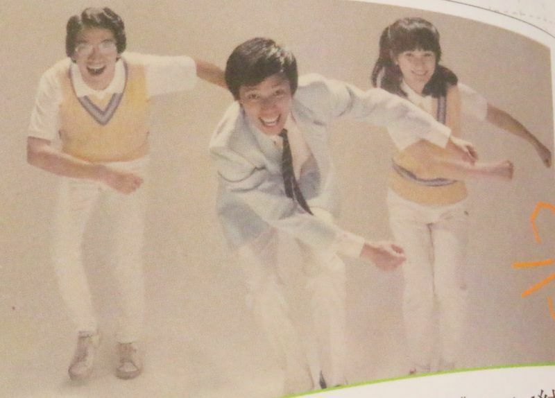 [写真]コント・パロディフライで1983年、「お笑いスター誕生!!」に応募。中央は妹尾和夫。左はメガネこと神谷光明、右はペコ（劇団パロディフライ、コペルニクスさん家はおとなりです。パンフレットより）
