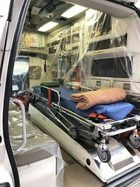 [写真]新型コロナウイルス専用救急車の内部（提供：生駒市消防本部）