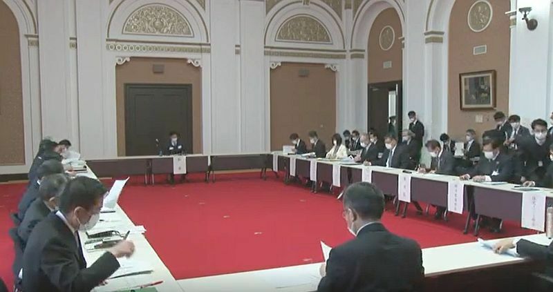 [写真]大阪府庁で開かれた「新型コロナウイルス対策本部会議」