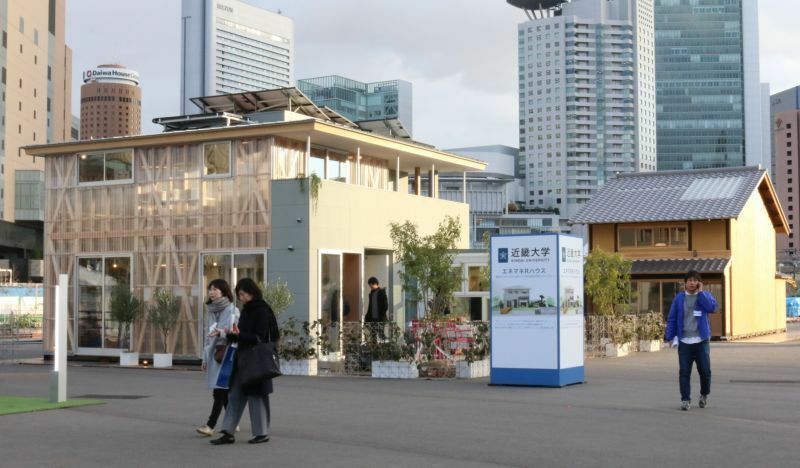 [写真]学生考案の「未来の家」が展示されている大阪・うめきた＝13日午後、大阪市北区で（撮影：柳曽文隆）