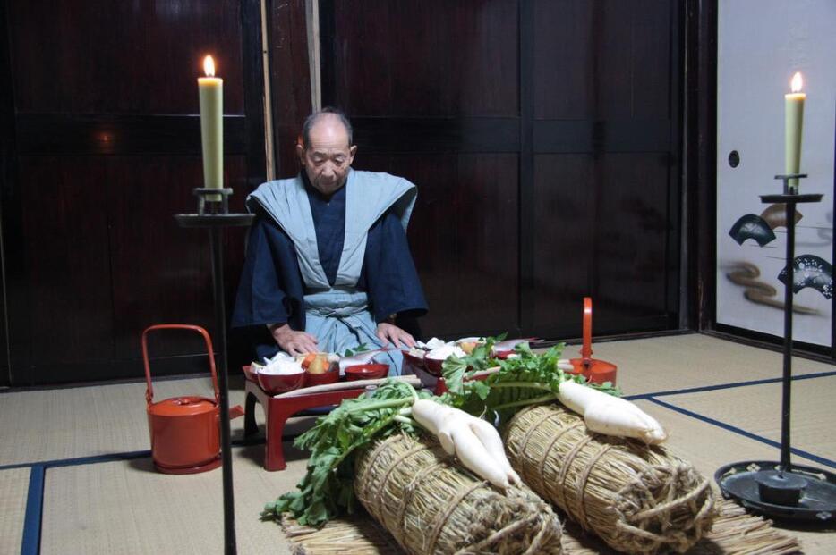 奥能登に今も受け継がれるアエノコト。冬の間、田の神様をお招きし、御馳走をする。そこに神様がいる前提で話しかけ、労い、振舞う