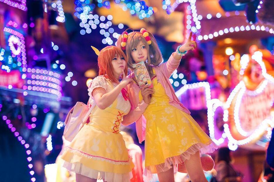 （写真右）佐藤心/氷砂糖（@harel_kamo）、（同左）安倍菜々/たーにゃ（@cinderellaaanya） THE IDOLM@STER CINDERELLA GIRLS