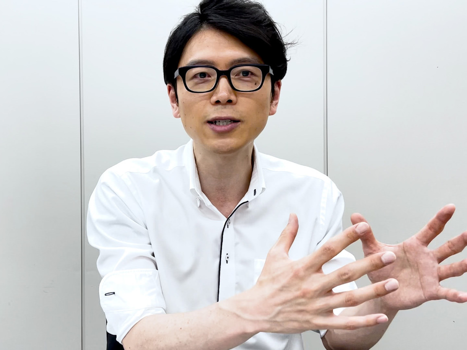 「若い世代が声をあげやすい環境を作っていかないと、日本社会全体の先がない」と語る井上貴博アナ