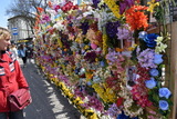 戦争犠牲者を追悼する「花の壁」