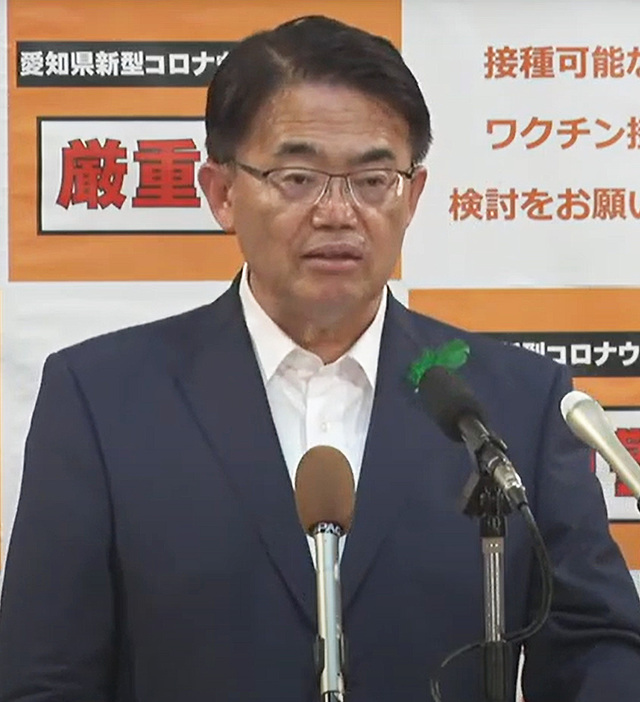 記者の質問に答える大村知事