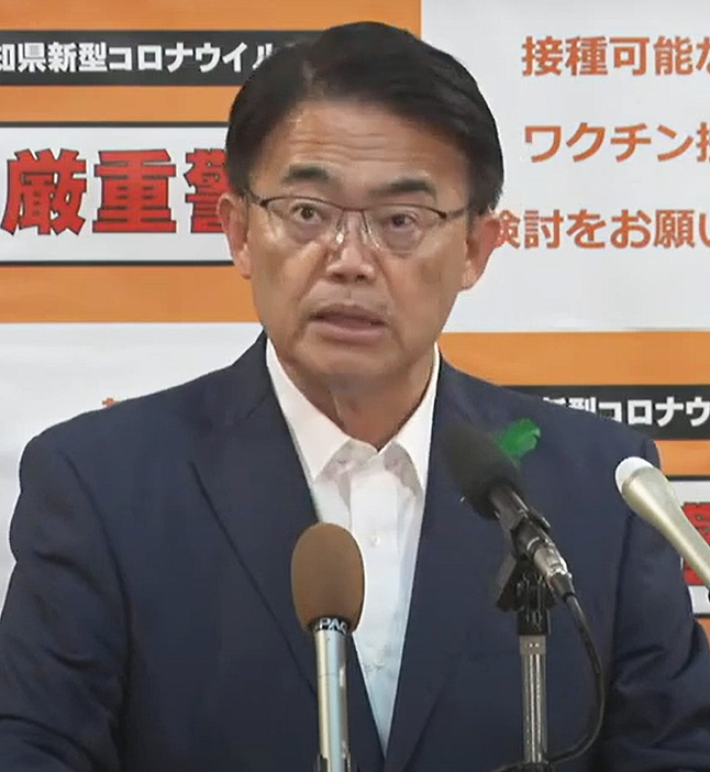 冒頭、明治用水漏水についてコメントする大村知事