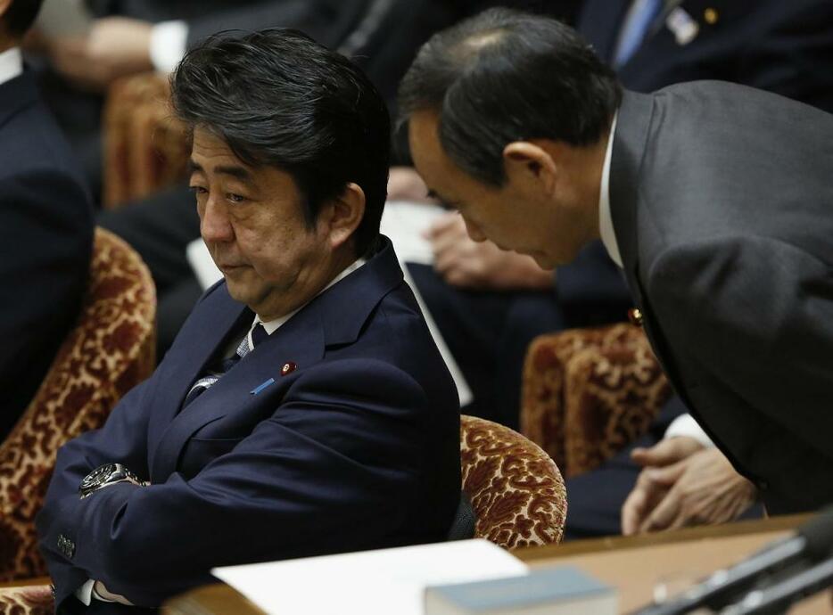 [写真]日本人拘束事件について答弁する安倍首相（ロイター/アフロ）