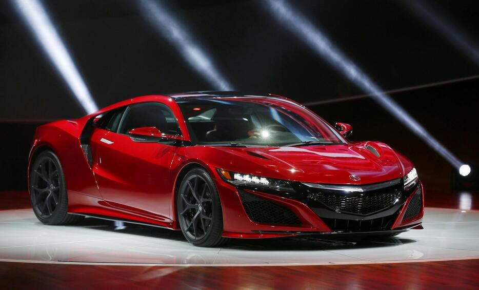 北米国際自動車ショーで世界初公開されたホンダの「NSX」＝12日、デトロイト（ロイター/アフロ ）