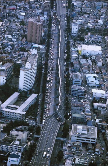 阪神・淡路大震災、当時の被害状況＝1995年1月（KURITA KAKU/GAMMA/アフロ）