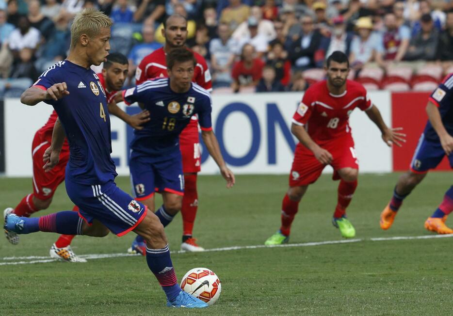 本田がPKで追加点（ロイター/アフロ）