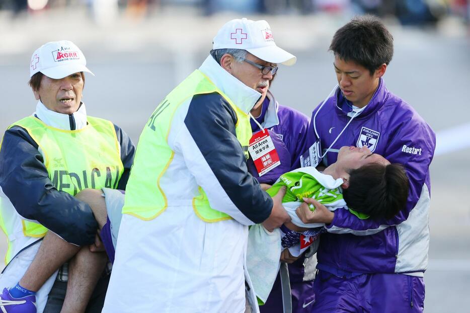 倒れこむ馬場翔大(長田洋平/アフロスポーツ)