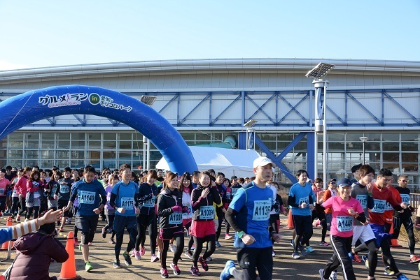 [写真]一見、通常のマラソン大会に見えるが...