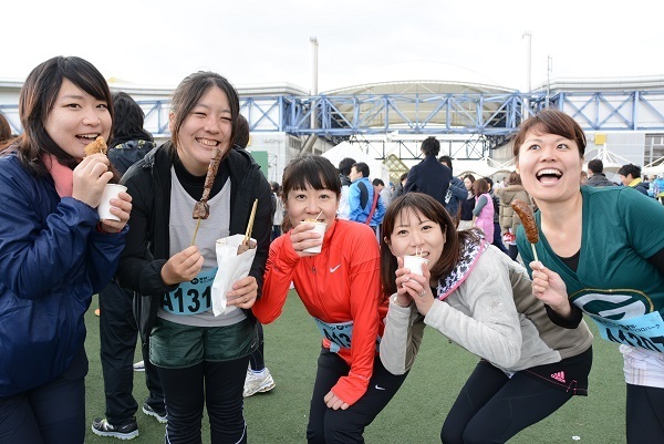 [写真]名古屋市内から5人で参加。グルメ券はもちろん全員使い切りました