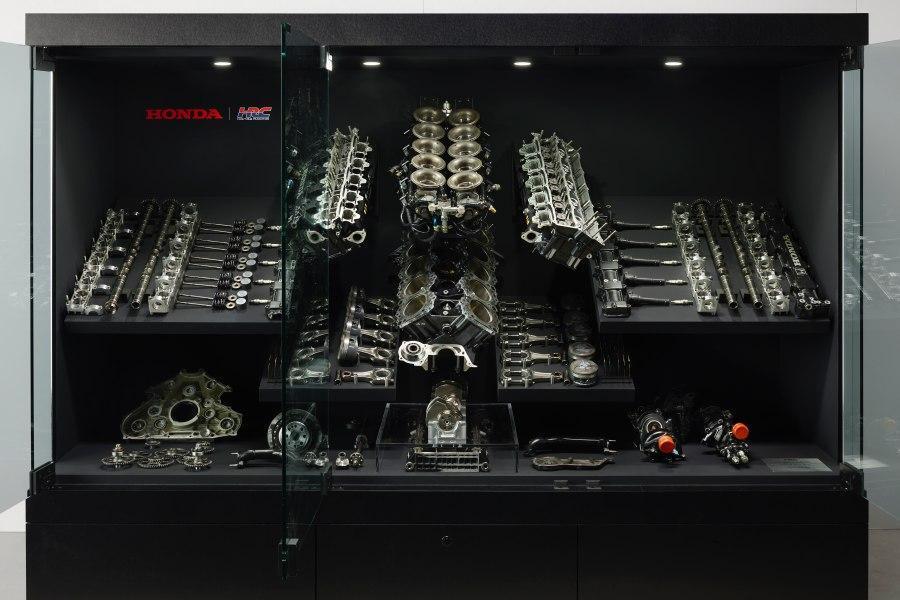 セナ愛用の“最後のHonda V10”─HRCが超貴重なF1エンジンを