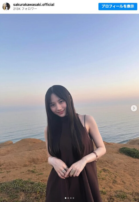 乃木坂46・川崎桜、ノースリーブ＆センター分けヘアに反響