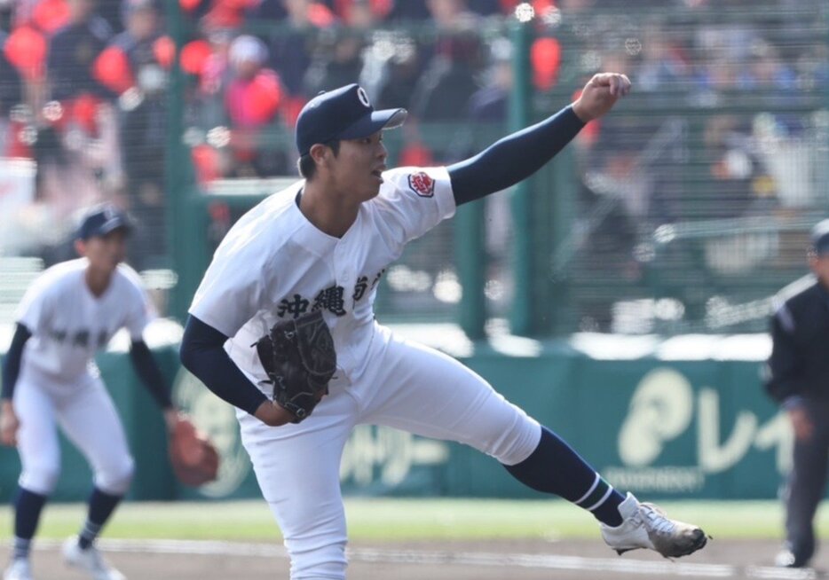 沖縄尚学高校の末吉良丞投手
