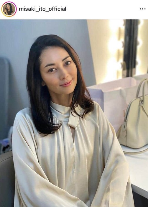 伊東美咲さん　ポップ 伊東美咲48歳、すらりタイトドレスで圧倒的美しさの衝撃