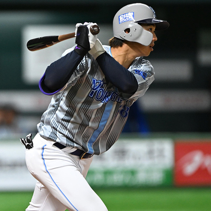 梶原昂希選手　ユニフォーム DeNA・梶原昂希「久々に襟足を刈り上げました。好青年スタイル