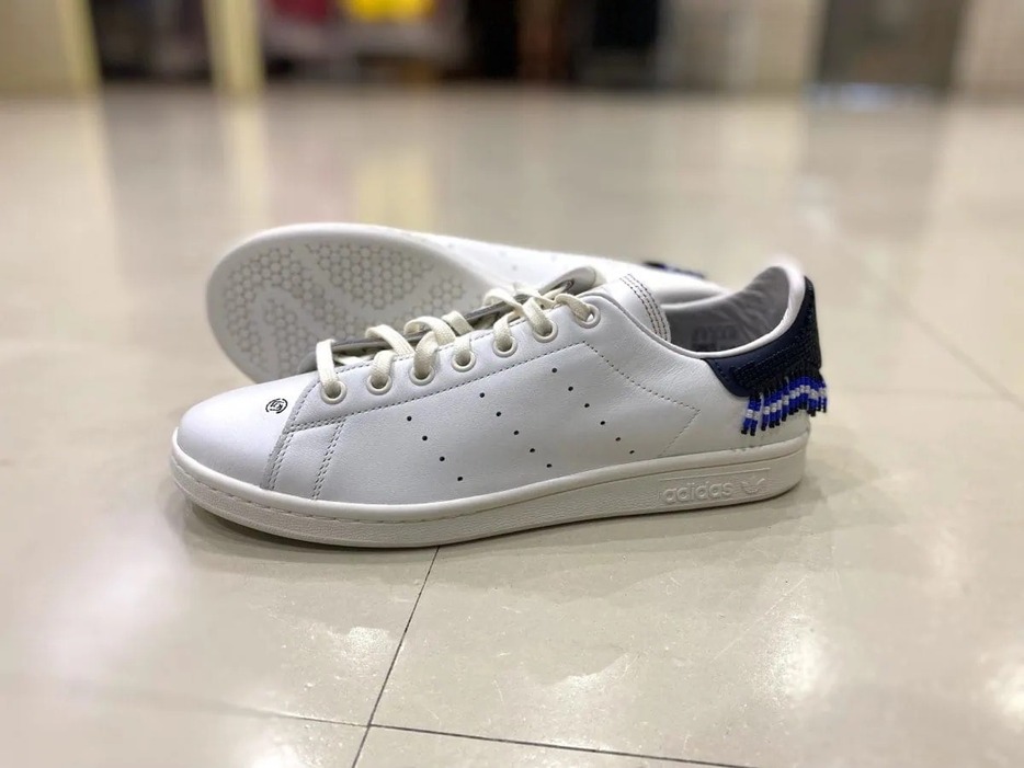 adidas 本革モデル　スタンスミス　EE5854 25.5㎝ 特別感たっぷりのスタンスミス」美しきスニーカー革命！香港発