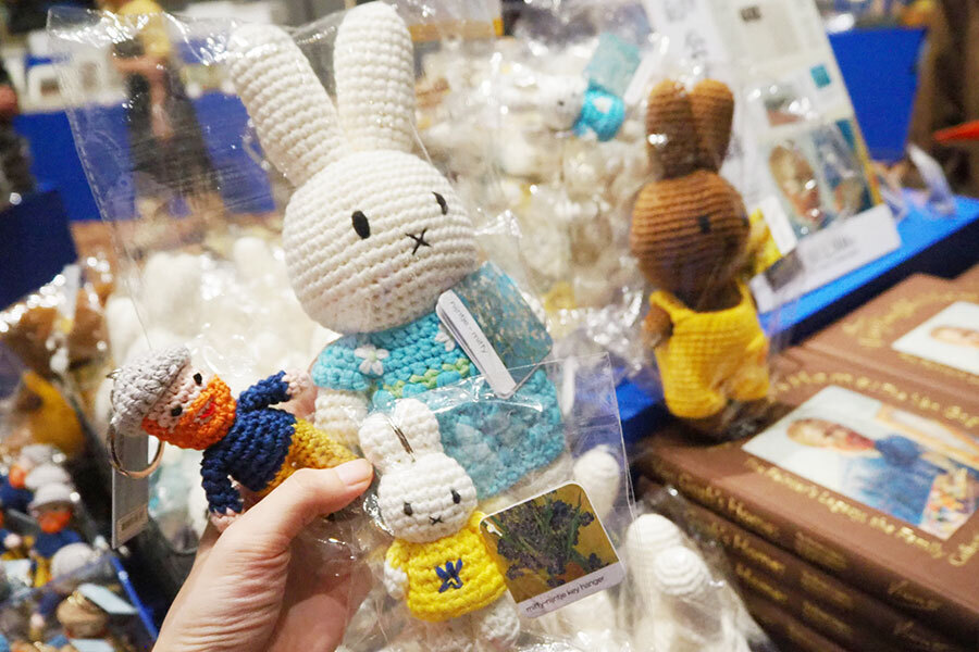 ゴッホ展　限定　編み　ぬいぐるみ　キーホルダー 個数制限も…大阪の「ゴッホ展」限定グッズ、人気キャラのコラボ