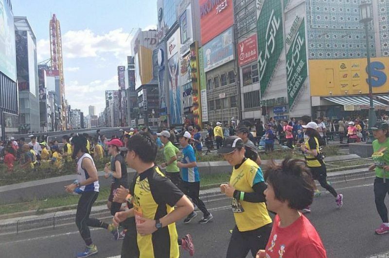 [写真]大阪の名所を駆け抜ける大阪マラソン（写真は第5回大会より）