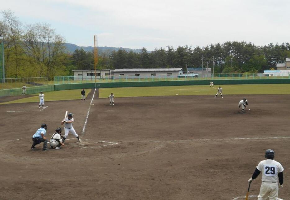 [写真]甲子園目指し開幕した高野OBの県大会（6日・大町市営球場）