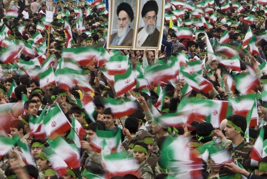 [写真]2009年2月にテヘランで行われた「イラン革命」30周年記念式典（ロイター/アフロ）