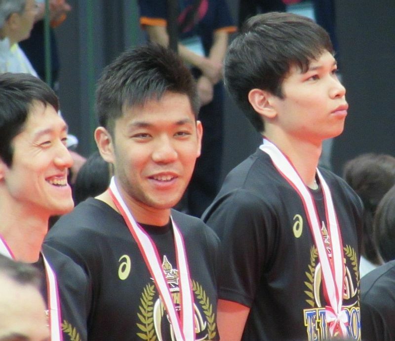 [写真]黒鷲旗がパナソニックとしてのデビュー戦となった大竹壱青（左から2人目）も笑顔