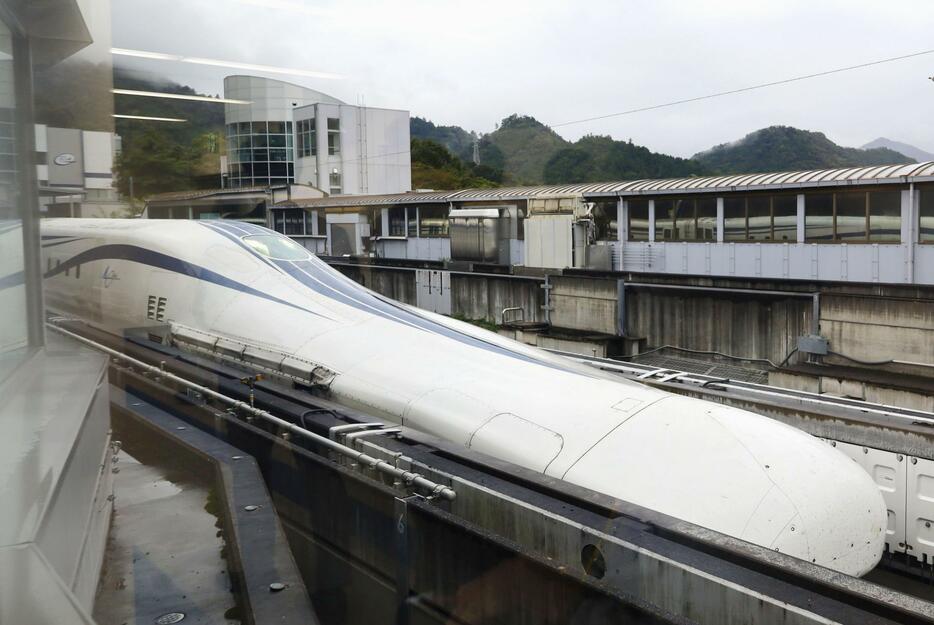 リニア中央新幹線の車両＝2022年、山梨県都留市