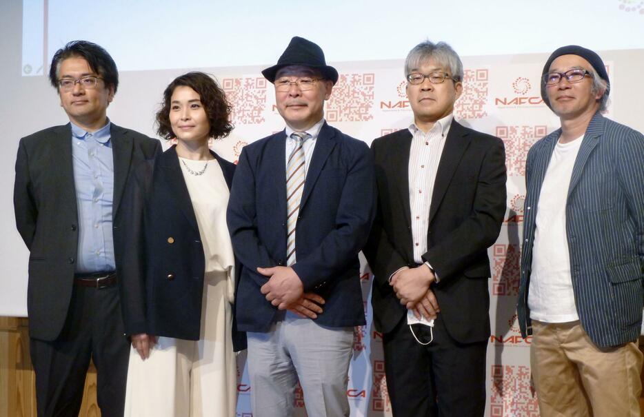 「日本アニメフィルム文化連盟」の設立発表会見に出席した代表理事の植田益朗さん（中央）ら＝2023年5月、東京都豊島区