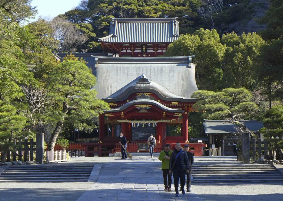 神奈川県鎌倉市の鶴岡八幡宮＝13日午前