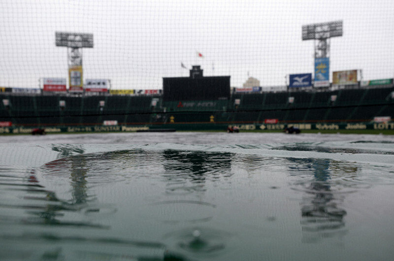 雨天中止となった阪神甲子園球場＝兵庫県西宮市で2024年3月23日午前8時44分、中川祐一撮影