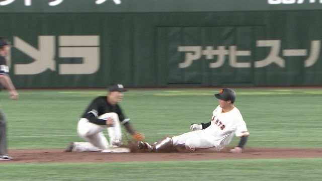 ギリギリで2塁に滑り込んだ佐々木俊輔選手(画像：日テレジータス)