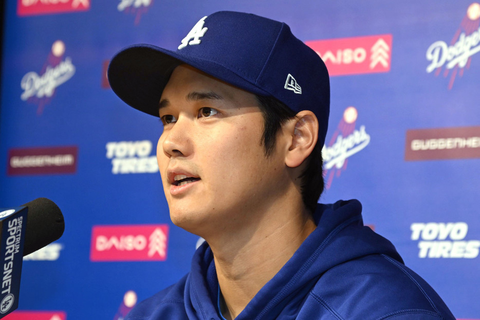 声明を発表する米大リーグ、ドジャースの大谷翔平選手＝25日、ロサンゼルスのドジャースタジアム（Dodgers/JonSoohoo提供・共同）