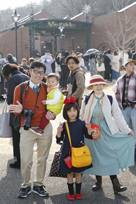 ジブリパークの新エリア「魔女の谷」周辺で入場を待つ人たち＝16日午前、愛知県長久手市