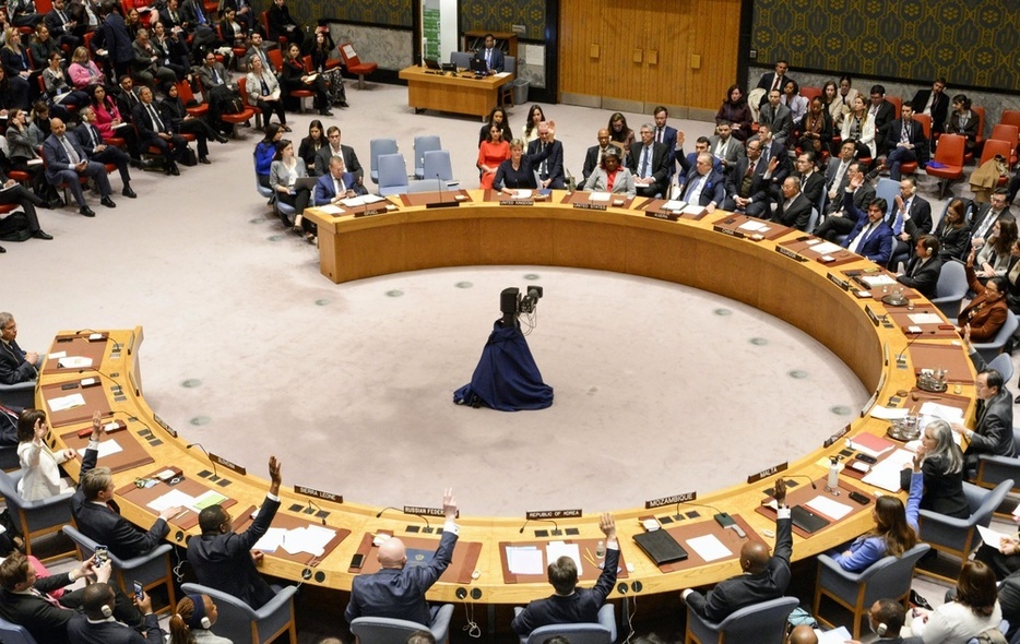 25日、ガザ地区の「即時停戦」を求める決議案を採択した国連安全保障理事会＝ニューヨークの国連本部