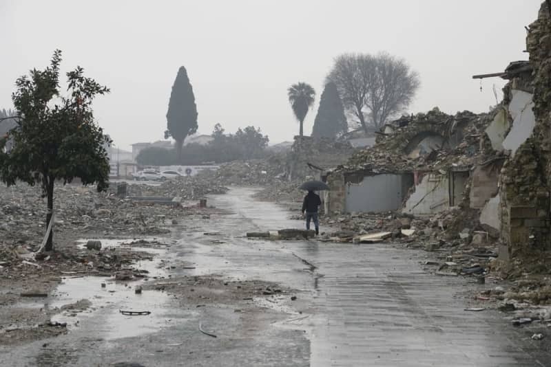 大地震の爪痕が残るトルコ南部アンタキヤ中心部＝２月５日（共同）