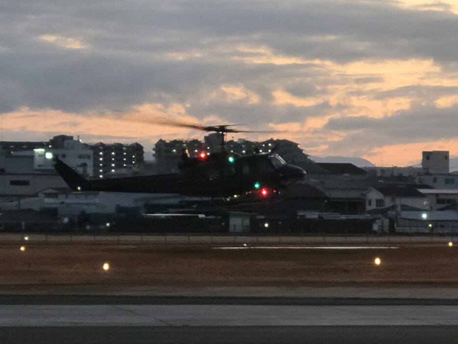 発災からまもなく、各地の駐屯地・基地から自衛隊のヘリが出動　写真は大阪府の陸上自衛隊八尾駐屯地