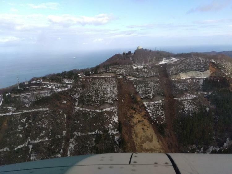 輪島分屯基地の山頂地区　防衛道路や法面が崩落した